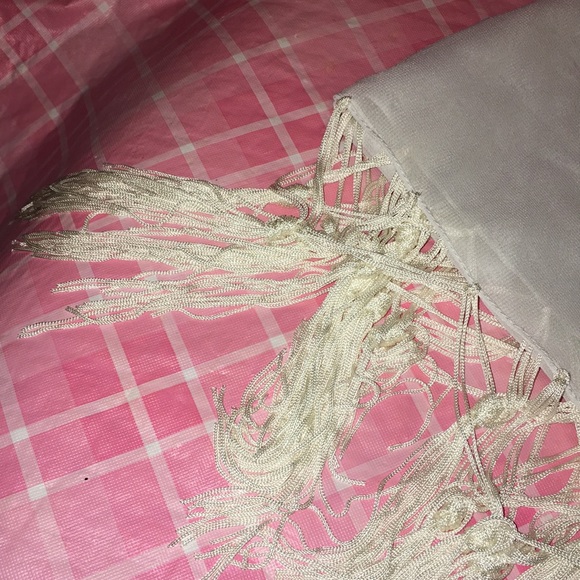 🎈SALE🎈🧣SCARF #21 “WHITE FRINGE BEAUTY”🧣 - Picture 6 of 6